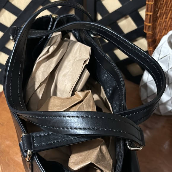 Large Kate Spade New York Black Varick Street Abbie Shoulder Bag Expandable Side - Picture 6 of 16